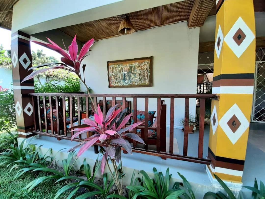 Casa Hotel Sinkiling Gambia Serrekunda Exterior photo