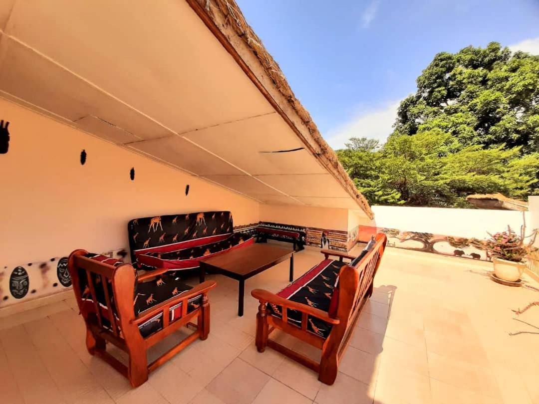 Casa Hotel Sinkiling Gambia Serrekunda Exterior photo