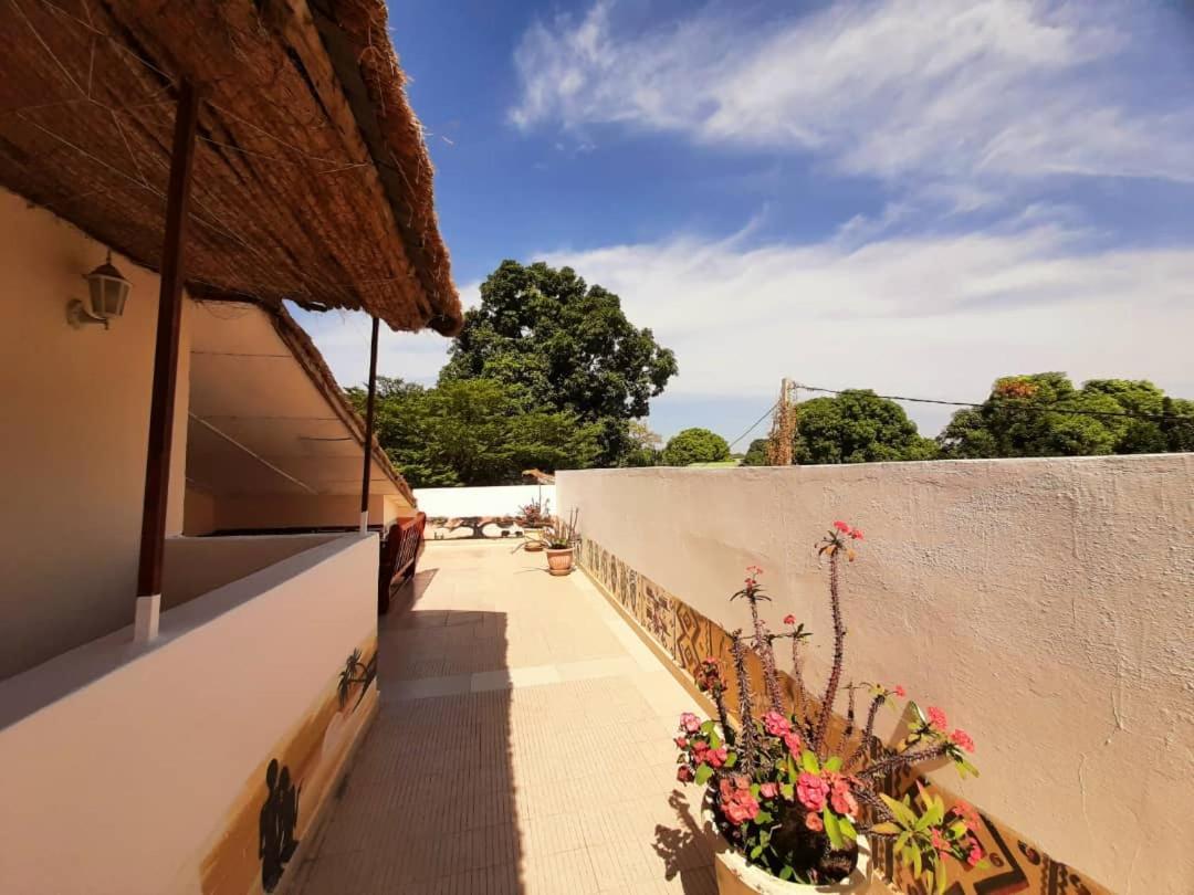 Casa Hotel Sinkiling Gambia Serrekunda Exterior photo