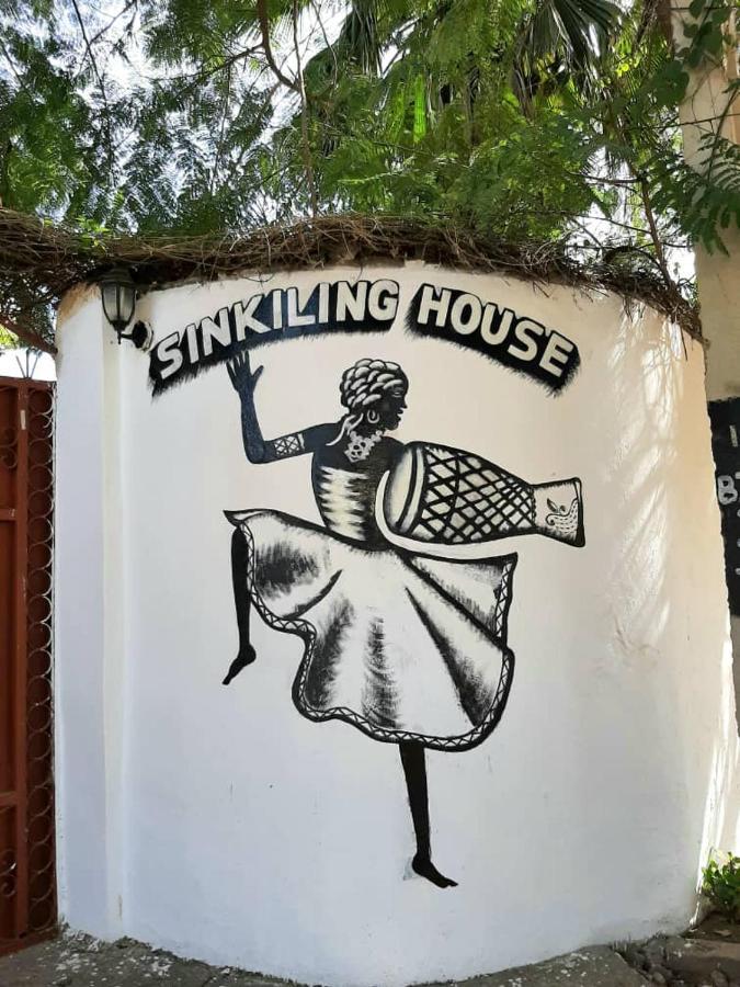 Casa Hotel Sinkiling Gambia Serrekunda Exterior photo